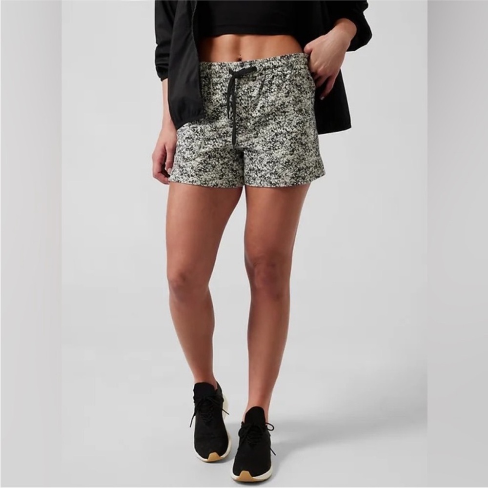 Athleta Black & White Farallon Short Shorts